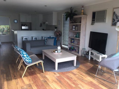 The Esplanade Holiday Home - Whitsundays Accommodation 3