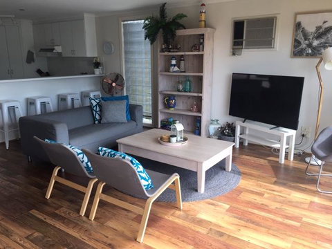 The Esplanade Holiday Home - Whitsundays Accommodation 1