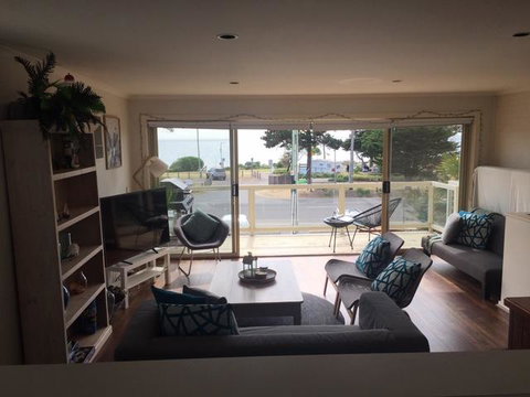 The Esplanade Holiday Home - Whitsundays Accommodation 2