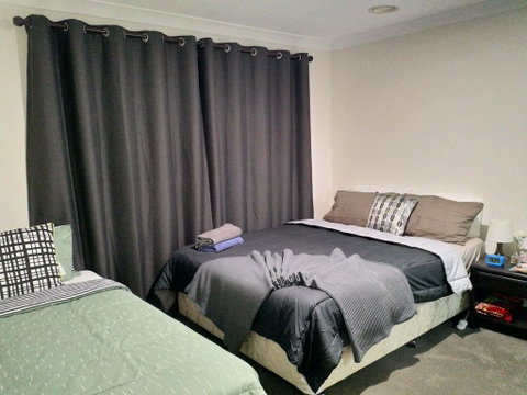 The Fawzi Holiday Home Perth - Whitsundays Accommodation 2