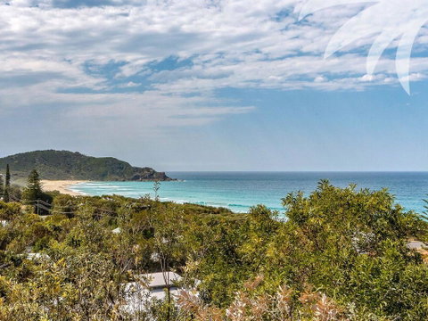 The Headland House - Whitsundays Accommodation 3