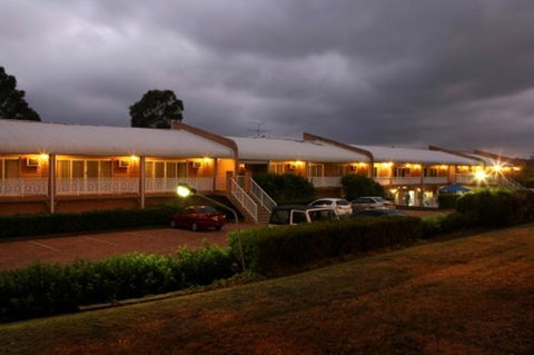 The Hermitage Motel - Campbelltown - Whitsundays Accommodation 2