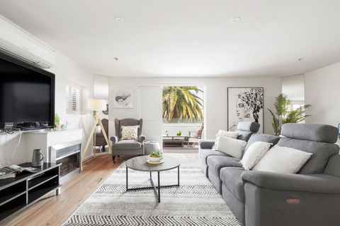 The Jetty Apartment By Ready Set Host - Whitsundays Accommodation 0