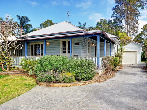 The Lakes Cottage - Whitsundays Accommodation 0
