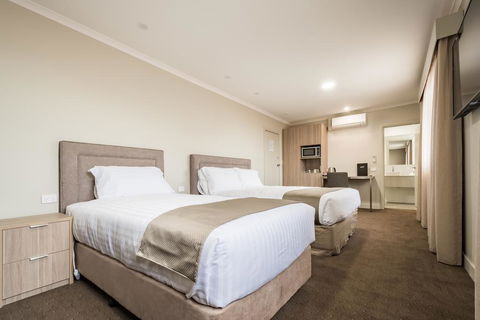 The Lighthouse Hotel - Whitsundays Accommodation 2