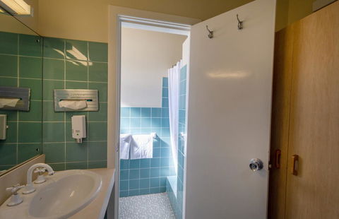 The Midcity Motor Lodge - Whitsundays Accommodation 3