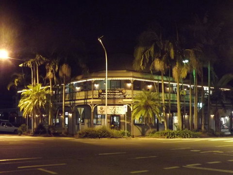 The Middle Pub - Whitsundays Accommodation 1