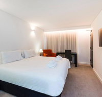 The Nest - Spacious Studio on Newcastle St with Roof Terrace - Whitsundays Accommodation