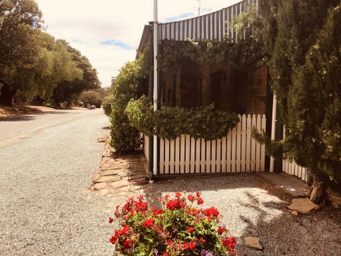 The Olde Devonshire House - Whitsundays Accommodation 0
