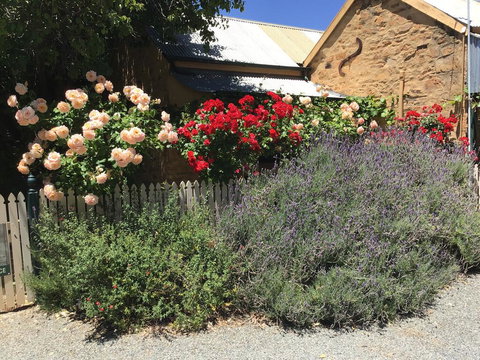 The Olde Devonshire House - Whitsundays Accommodation 2