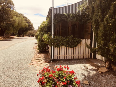 The Olde Devonshire House - Whitsundays Accommodation 0