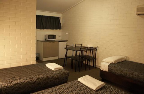The Plains Motor Inn - Whitsundays Accommodation 3