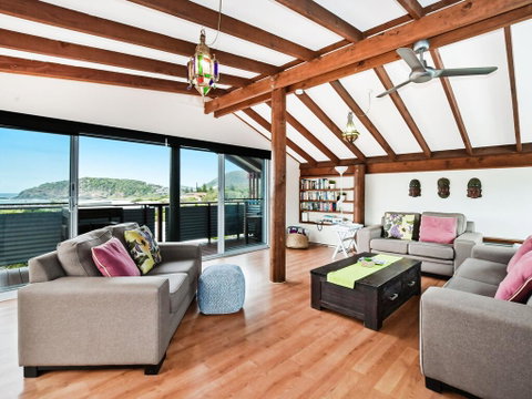 The Pole House - Whitsundays Accommodation 3