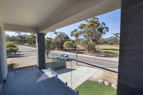 The Races Complex - Whitsundays Accommodation 2