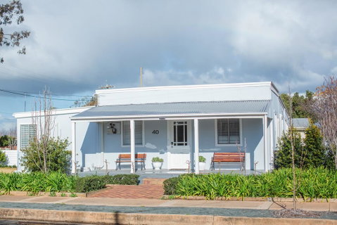 The Rested Guest 3 Bedroom Cottage West Wyalong - Whitsundays Accommodation 0