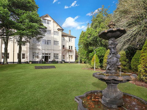 The Robertson Hotel - Whitsundays Accommodation 1