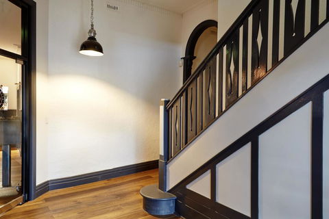 The Royal Hotel, Drouin - Whitsundays Accommodation 2