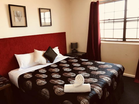 The Shamrock Hotel - Whitsundays Accommodation 0