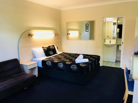 The Shamrock Hotel - Whitsundays Accommodation 2