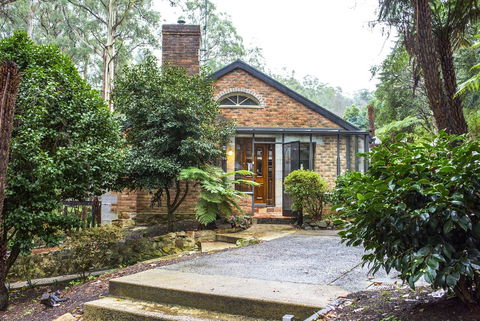 The Stone On The Hill - 3 Bedroom House - Whitsundays Accommodation 1