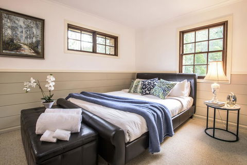 The Stone On The Hill - 3 Bedroom House - Whitsundays Accommodation 3