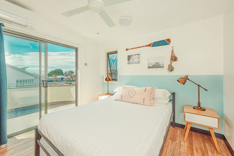 The Surf House - Whitsundays Accommodation 0