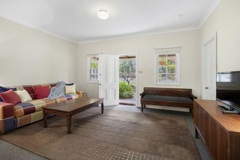 THE TEACHERS COTTAGE - Whitsundays Accommodation 0