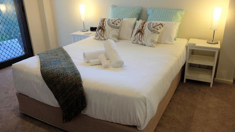 THE TIN SHED Couples Accommodation At Bay Of Fires - Whitsundays Accommodation 2