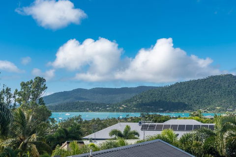 The Treehouse - Whitsundays Accommodation 1