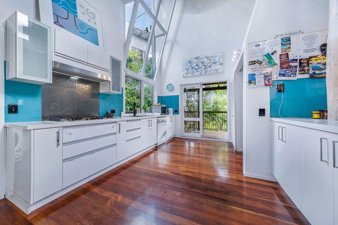 The Treehouse - Whitsundays Accommodation 2