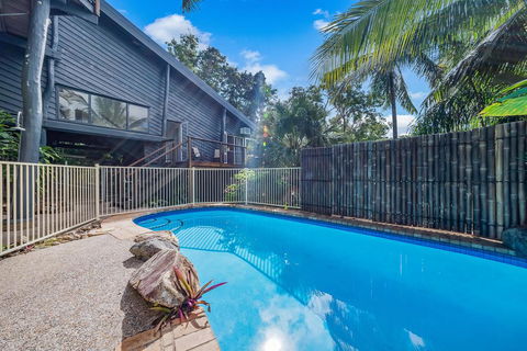 The Treehouse - Whitsundays Accommodation 0