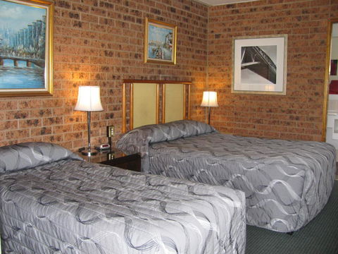 The Wayfarer Motel - Whitsundays Accommodation 2