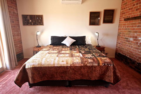 The Wicked Villa - Whitsundays Accommodation 0