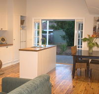 The Yellow Daisy - Whitsundays Accommodation