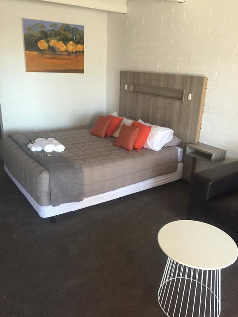 Thomas Lodge Motel - Whitsundays Accommodation 0