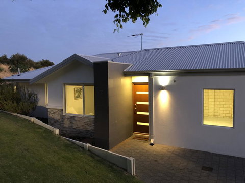 Three Bedroom, Two Bathroom Family Home - Whitsundays Accommodation 0