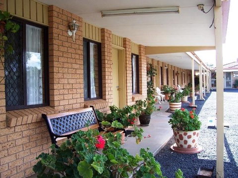 Three Ways Motel - Whitsundays Accommodation 0