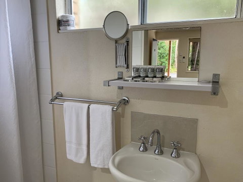 Tin Can Bay Motel - Whitsundays Accommodation 2