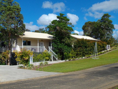Tinaroo Sunset Retreat - Whitsundays Accommodation 0