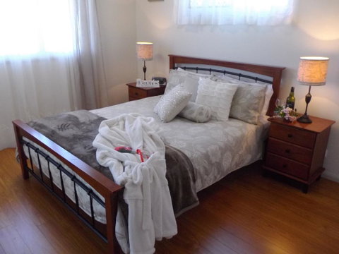 Tinaroo Sunset Retreat - Whitsundays Accommodation 3