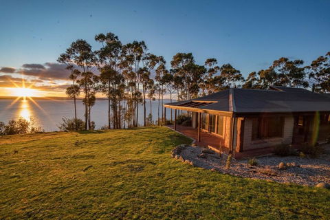 Tinderbox Cliff House - Whitsundays Accommodation 0