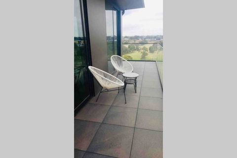 Top Floor Views, Yarraville, 2 Bedroom, 2bathroom - Whitsundays Accommodation 0