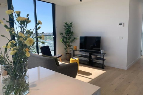 Top Floor Views, Yarraville, 2 Bedroom, 2bathroom - Whitsundays Accommodation 2