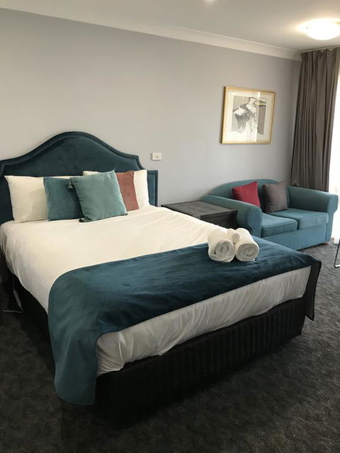 Town & Country Motor Inn - Whitsundays Accommodation 0