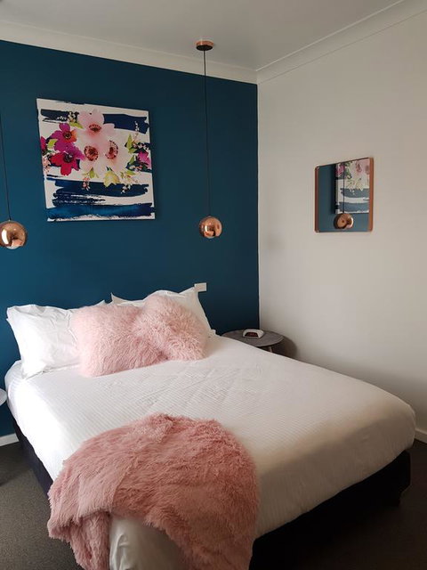Town House Motor Inn Young - Whitsundays Accommodation 0