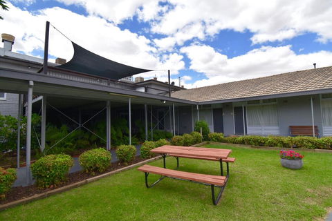 Townhouse Motel Cowra - Whitsundays Accommodation 1