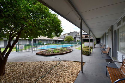 Townhouse Motel Cowra - Whitsundays Accommodation 3