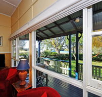 Traditional Three Bedroom Home with Water Views - Whitsundays Accommodation