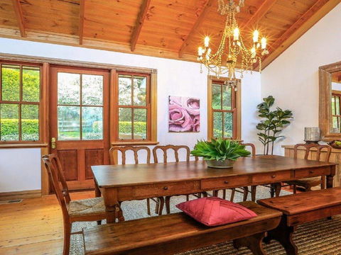 Treetops - Elegant, Inviting, Designer, Cedar Home - Whitsundays Accommodation 3