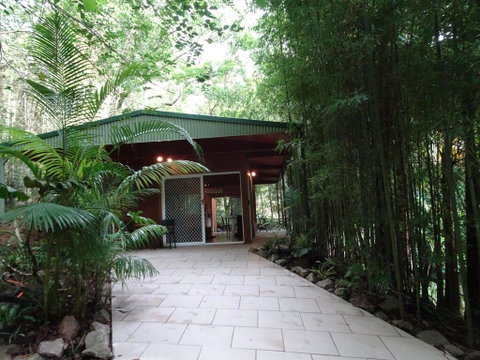 Treetops Montville - Whitsundays Accommodation 2
